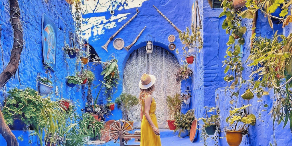 Chefchaouen day trip with local guide and travelers
