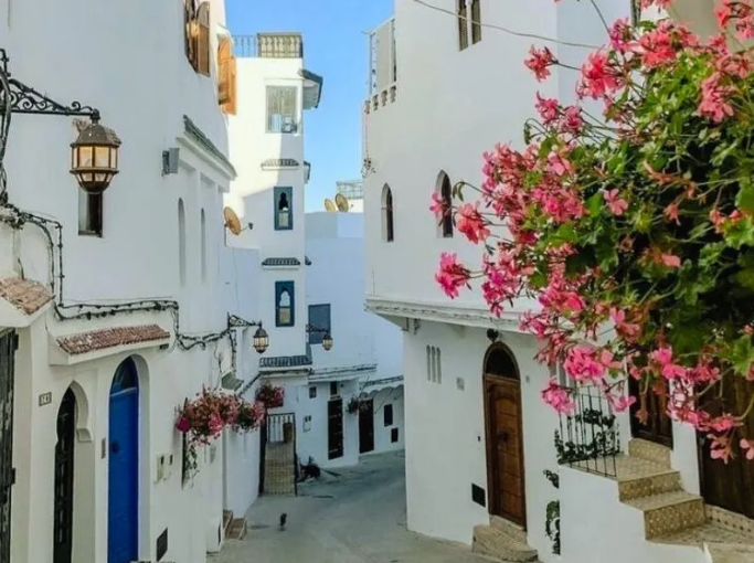 Walking through the Medina of Tangier - Day Trip